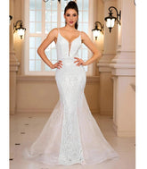 Vestido de Festa Longo Sereia com Paetês e Tule, decote em V profundo, alças finas e cauda elegante.
